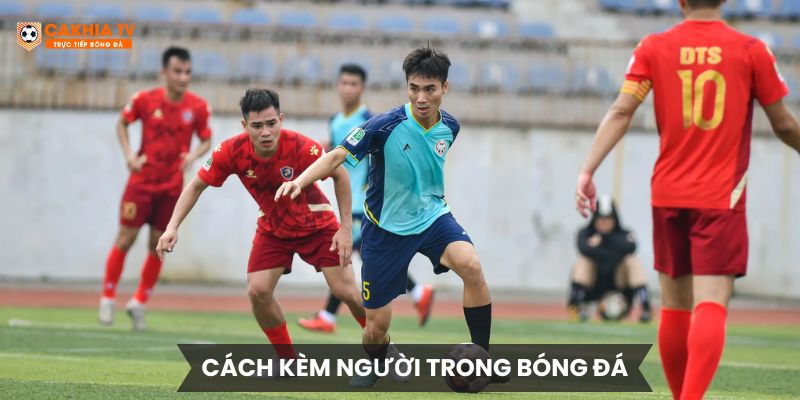 Cách kèm người trong bóng đá